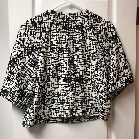 Kenneth Cole black & white cape style jacket - Picture 7 of 7